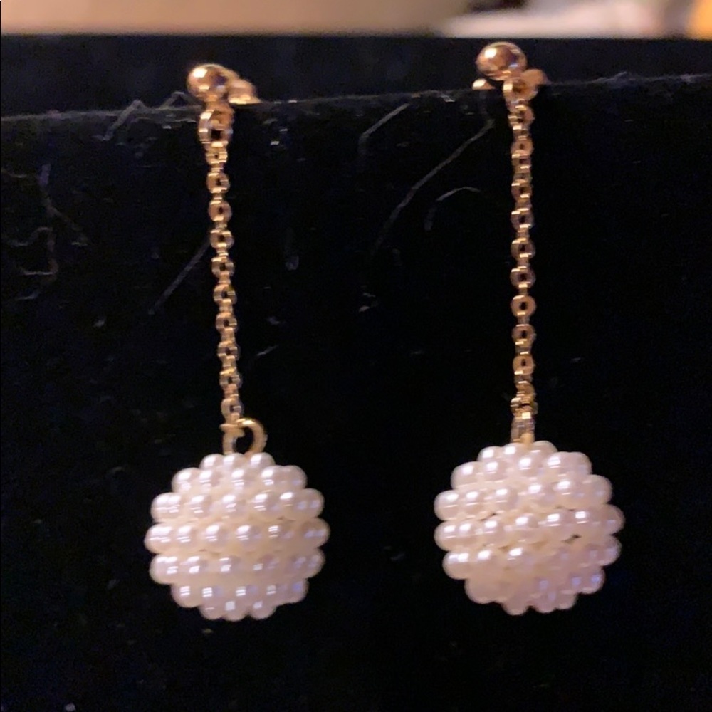 Vintage Avon Earrings NIB“Snowball DangleEarrings”